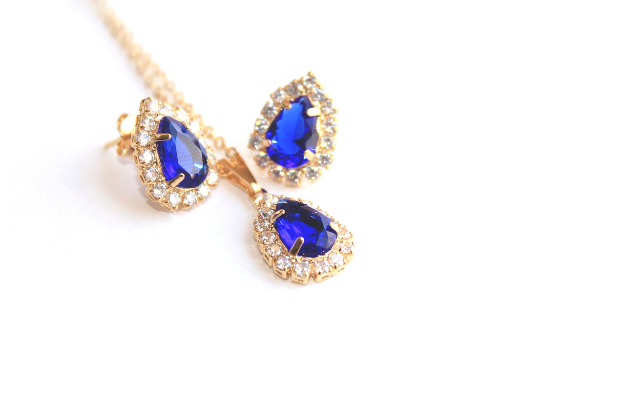 Diamond Pendant Jewelry Luxury - anarosadebastiani / Pixabay