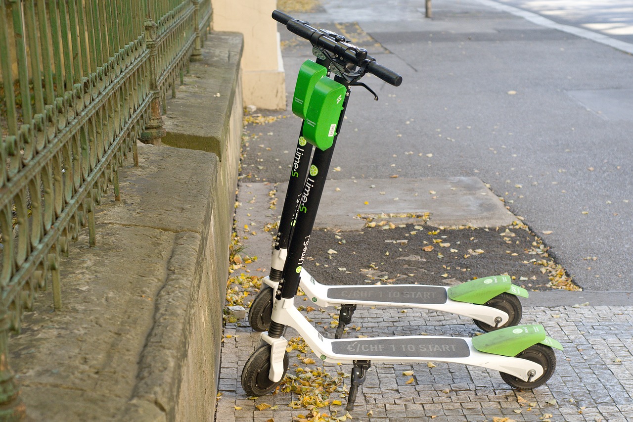 Ecology City Scooter Green Eco - vjkombajn / Pixabay
