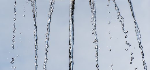 Fountain Water Drip Liquid  - wal_172619 / Pixabay