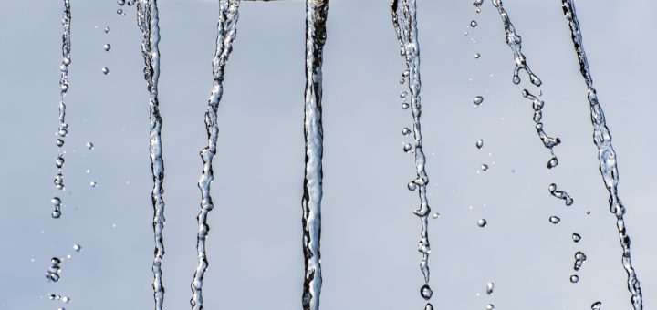 Fountain Water Drip Liquid  - wal_172619 / Pixabay