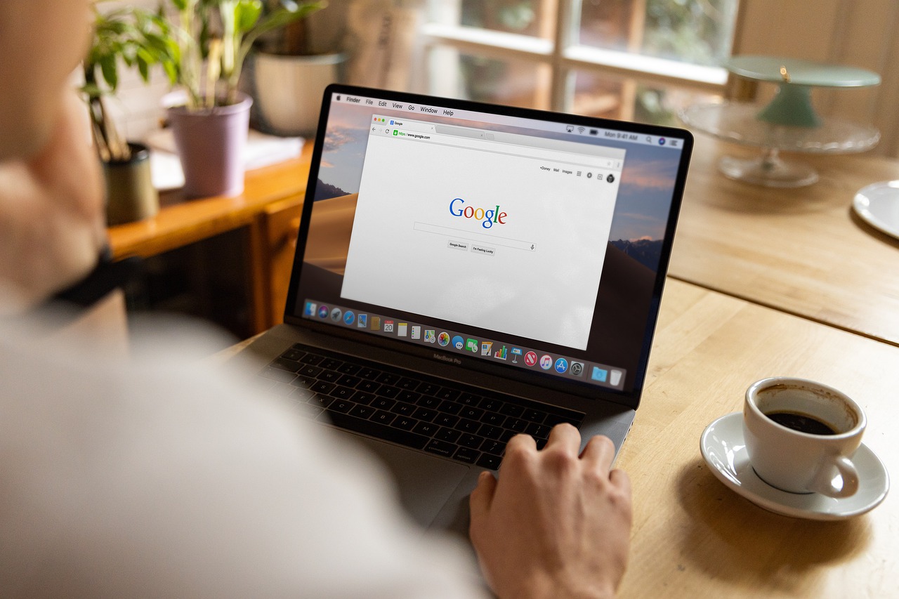 Freelance Google Macbook - Firmbee / Pixabay