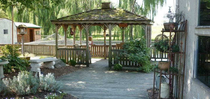 Gazebo Deck Shade Patio Trees  - ljlabarthe / Pixabay