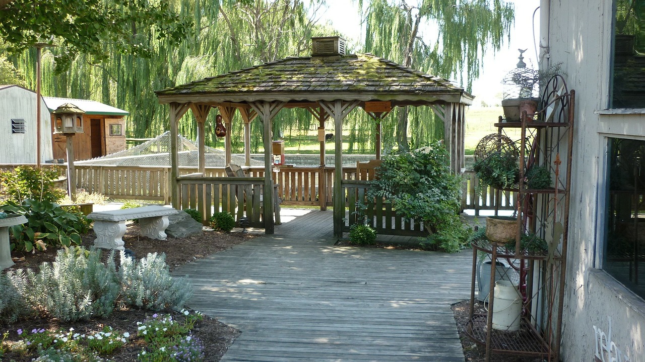 Gazebo Deck Shade Patio Trees - ljlabarthe / Pixabay