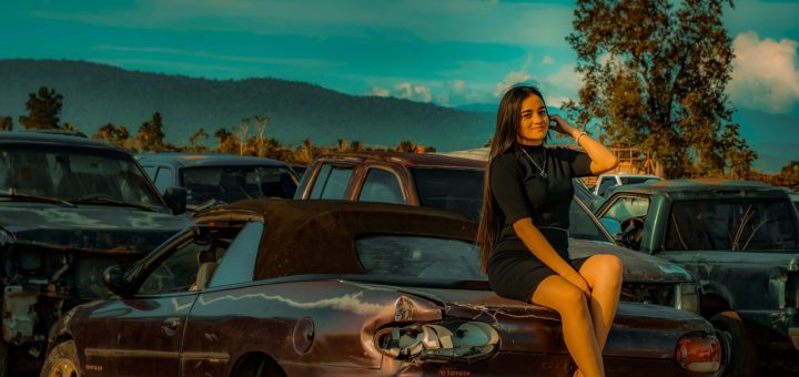 Girl Woman Automobile Antique Car  - 3239028 / Pixabay