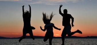 Holiday Silhouette Family Sunset  - Sztrapacska74 / Pixabay