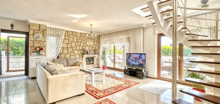 Home Interior Design Living Room  - hbelir / Pixabay