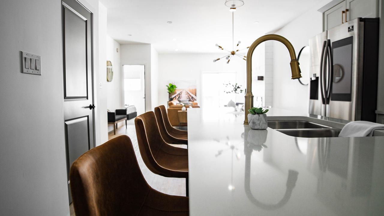 Home Kitchen Interior - justinedgecreative / Pixabay