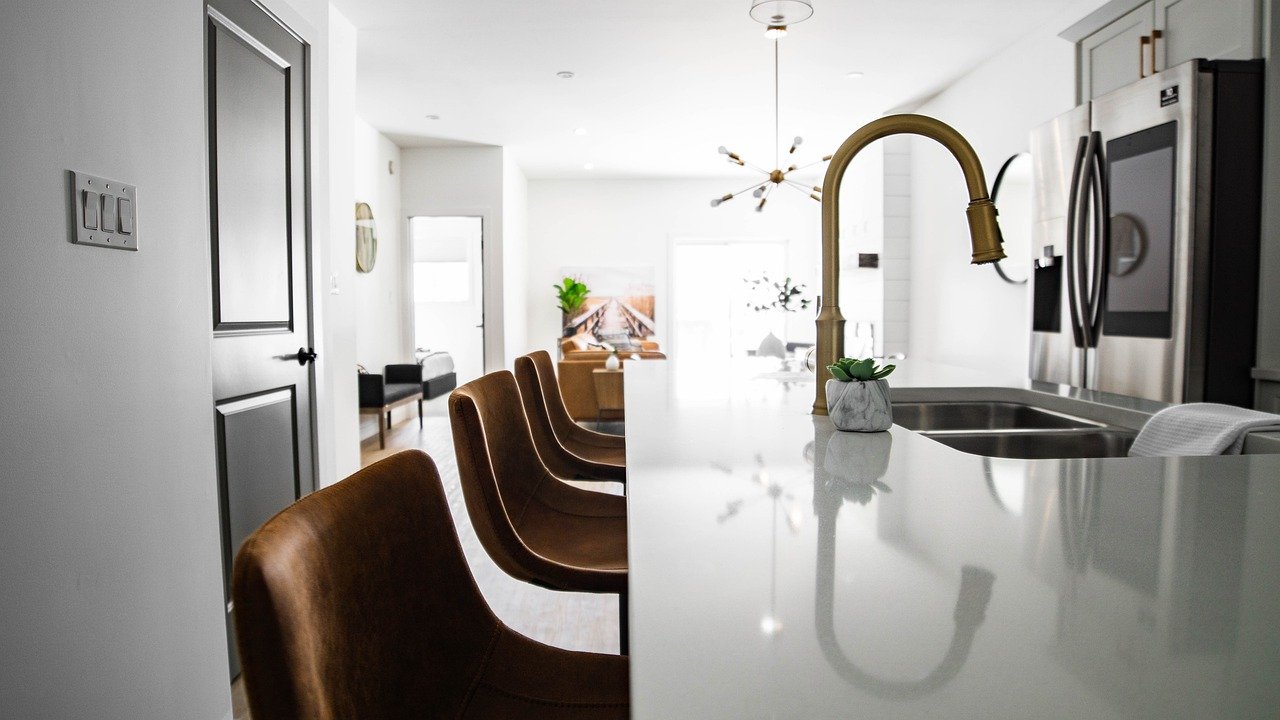 Home Kitchen Interior - justinedgecreative / Pixabay