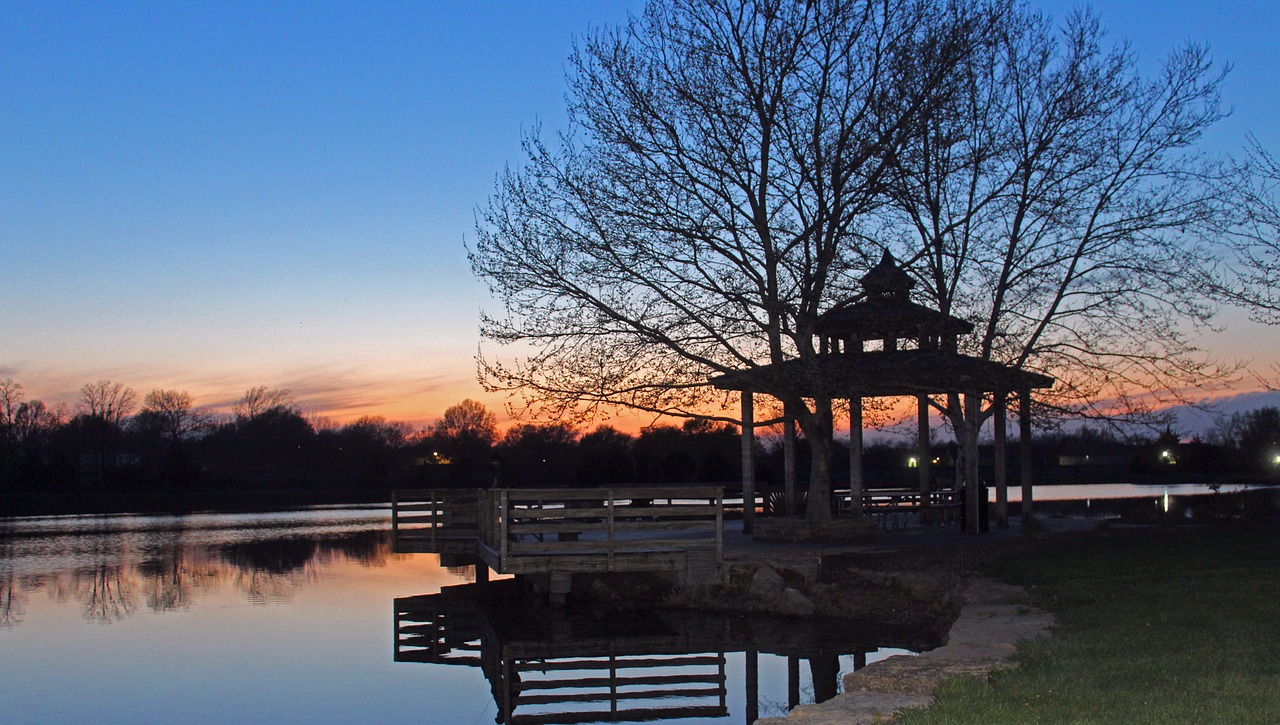 Lake Sunset Landscape Outdoors - jotoya / Pixabay