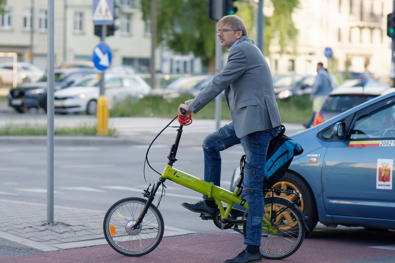 Man Adult Riding Bicycle Waiting - Surprising_Shots / Pixabay