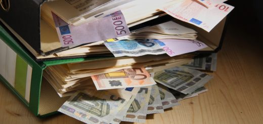 Money Bank Note Files Aktenordner  - guvo59 / Pixabay