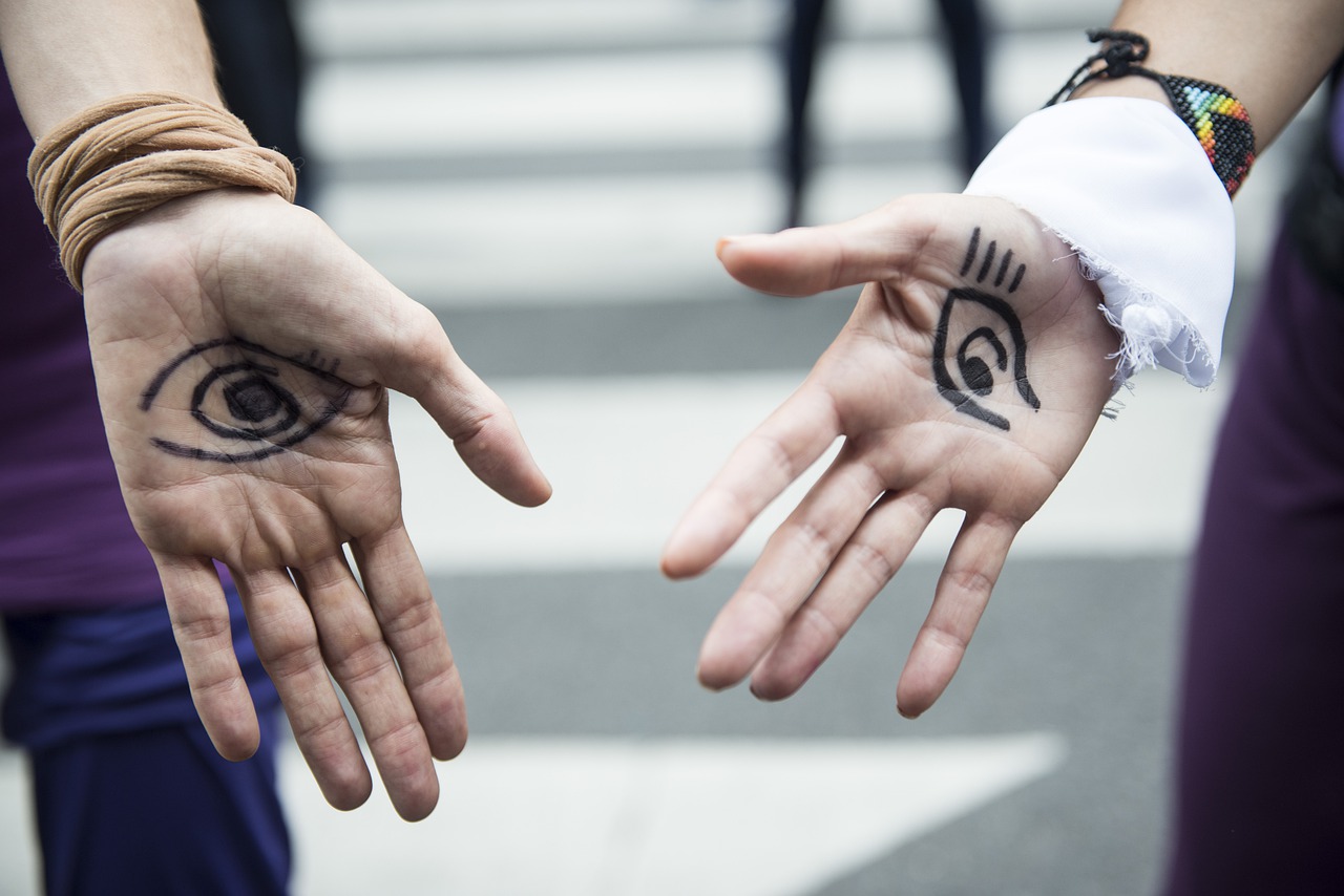 Palms Eyes Tattoo Ink Henna Hands - smg_foto / Pixabay