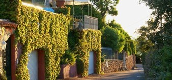 Pavilion Evening Sun Garage Road  - Kreutzfelder / Pixabay