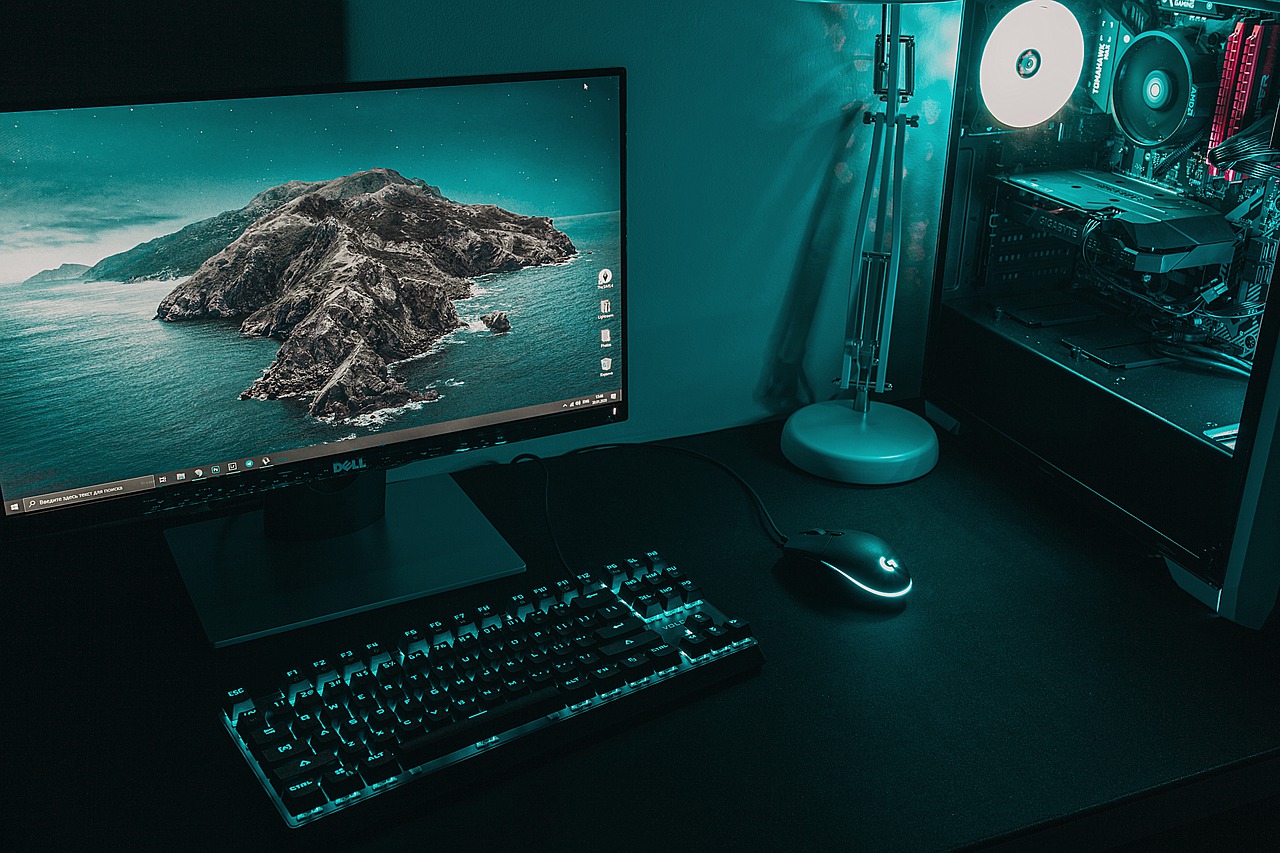 Pc Desktop Keyboard Monitor Desk - deni_eliash / Pixabay