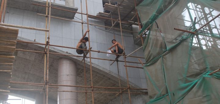 Scaffold Scaffolding Platform  - PublicDomainPictures / Pixabay