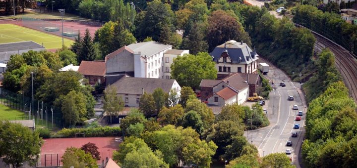 Town Village Houses Buildings Road  - Psaiko / Pixabay