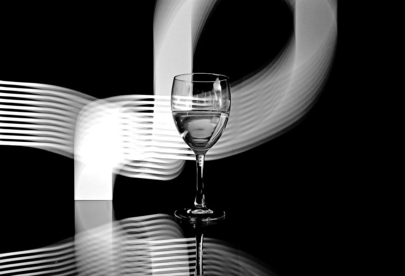Wine Glass Water Light Glass Cup - Geoluro11 / Pixabay