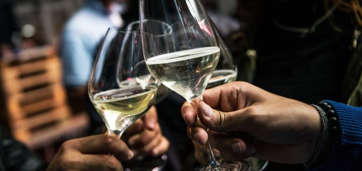 Wine Toast Friends Glasses Cheers  - robyrad / Pixabay