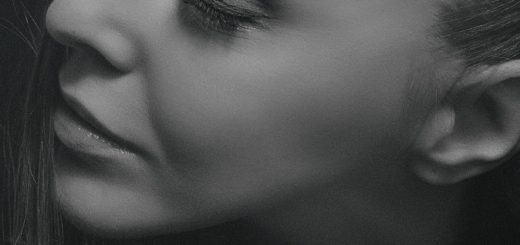 Woman Beauty Glamour Portrait  - krivitskiy / Pixabay